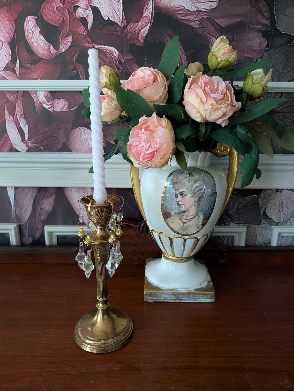 Vintage solid brass Hollywood Regency design candle holder w/ prism addition 10